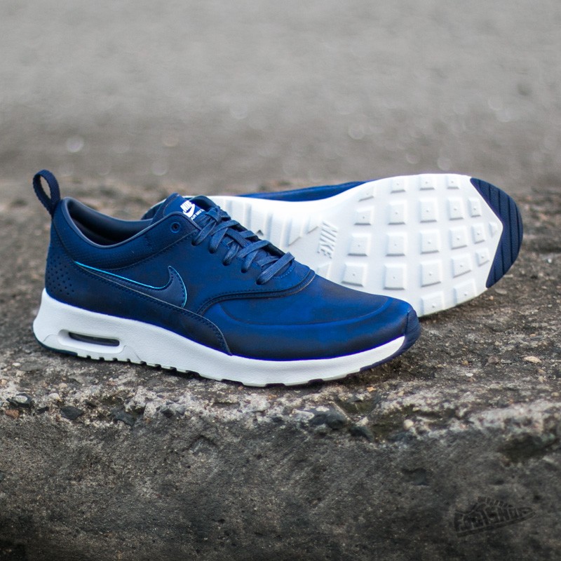 University red loyal blue nike air max thea top