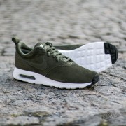 Chaussures et baskets homme Nike Air Max Tavas Leather Cargo Khaki Medium Olive White Footshop