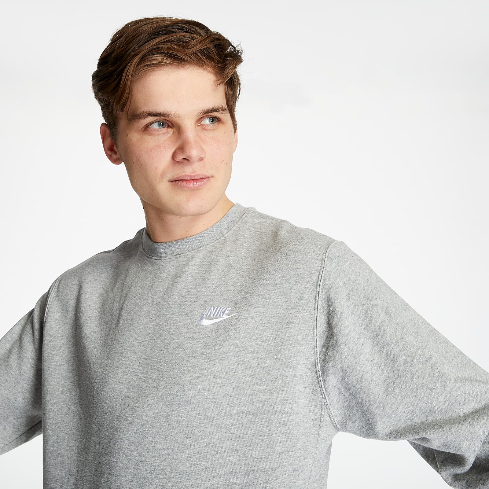 Sweatjacken und Sweatshirts Nike Sportswear Club Crewneck Dark Grey Heather/ White