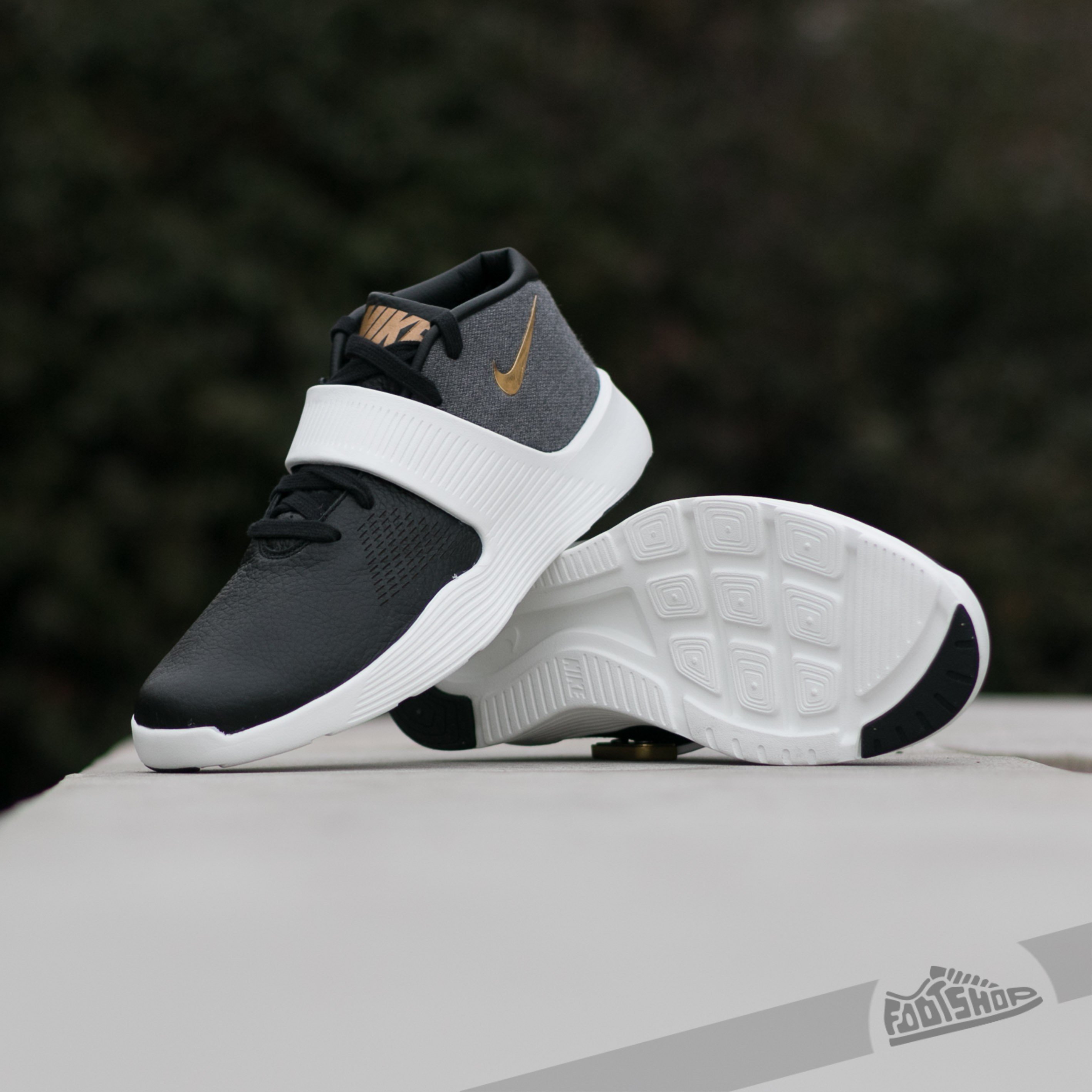 Men s shoes Nike Ultra XT Premium QS NFL Black Metallic Gold Summit White Footshop