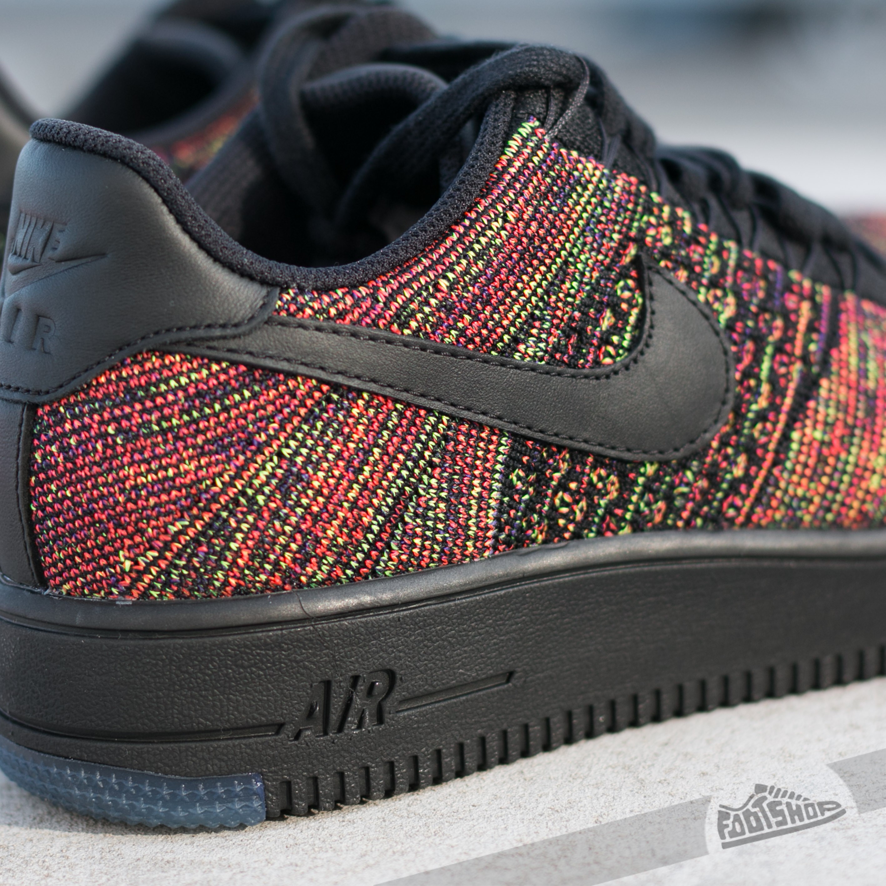 Chaussures et baskets homme Nike Air Force Ultra Flyknit Low Black Black Bright Crimson Court Purple Footshop