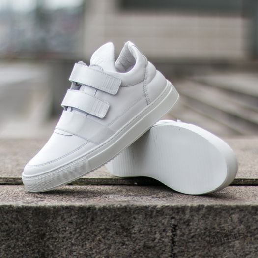 Sneakers on sale full white