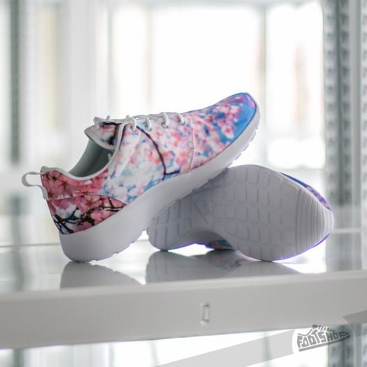 Roshe run deals cherry blossom