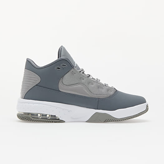 jordan max aura 2 women