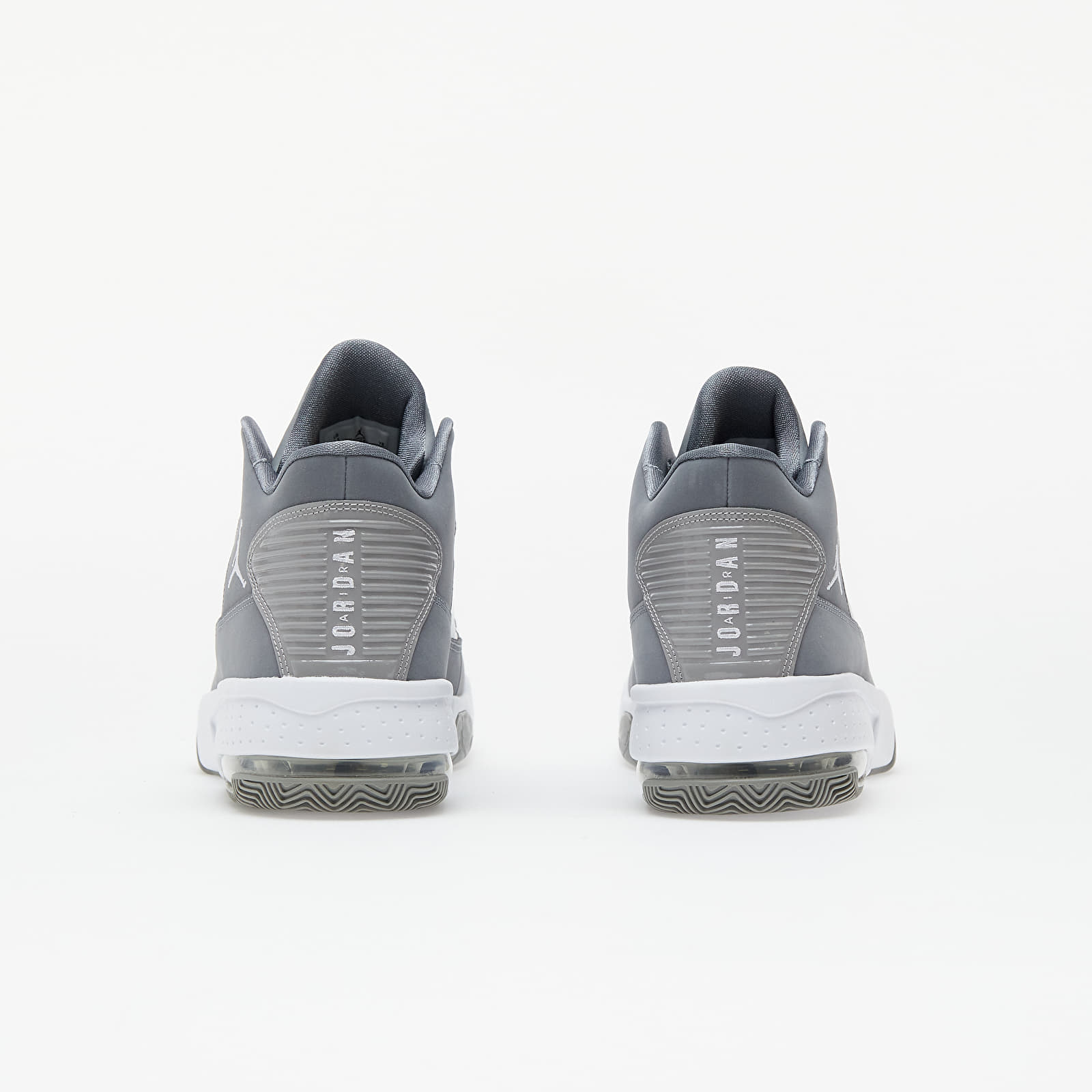 Încălțăminte și sneakerși pentru bărbați Jordan Max Aura 2 Medium Grey/ White-Cool Grey