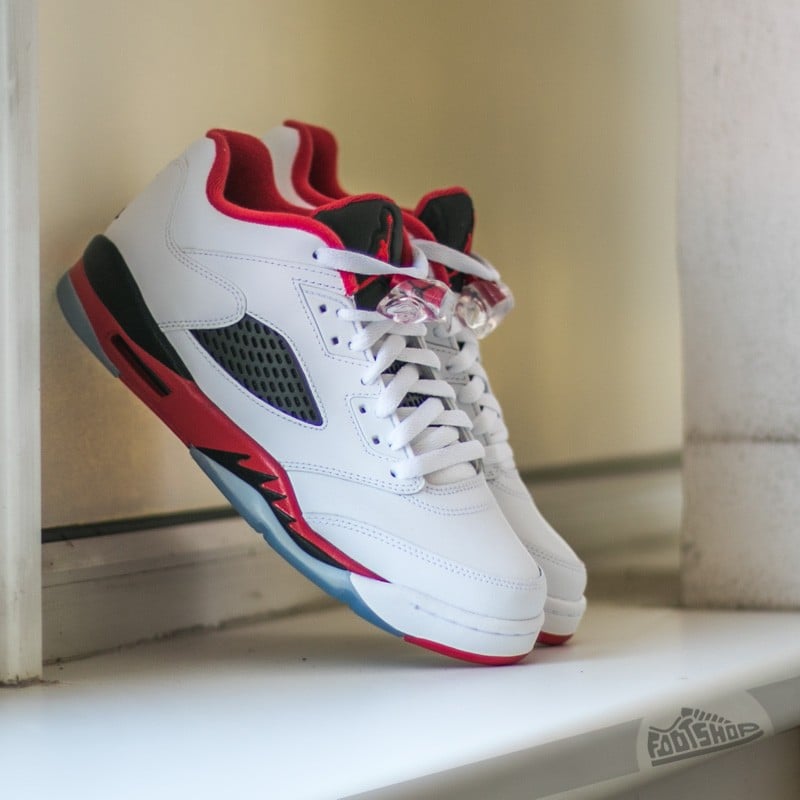 Retro 5 red store