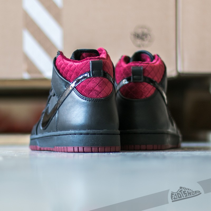 Pánské tenisky a boty Nike Dunk Comfort Premium QS Black/ Black- Team Red