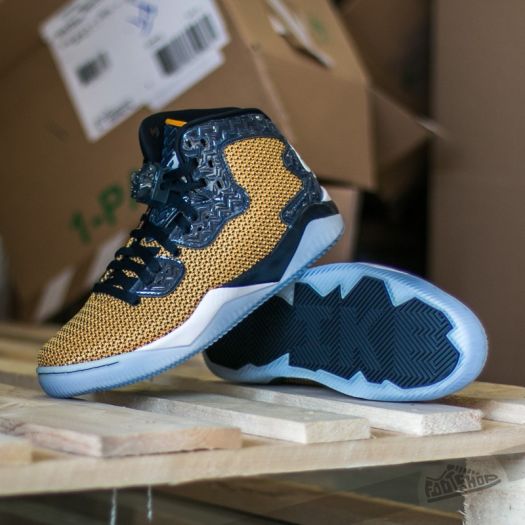 Nike jordan spike forty top