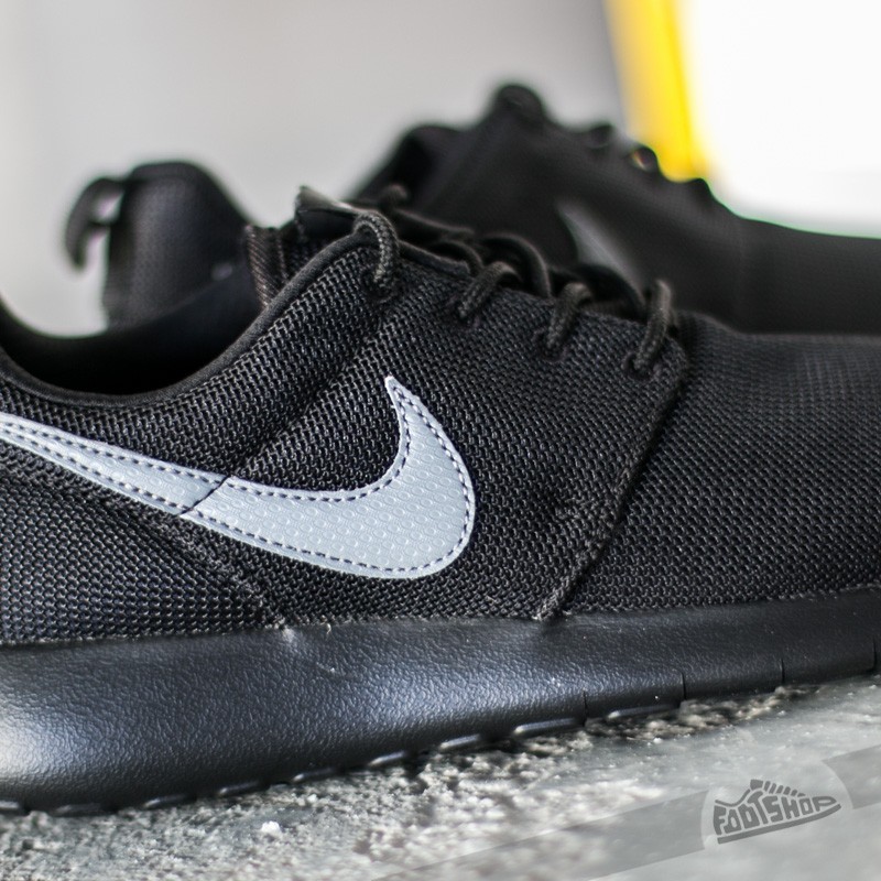 Women's roshe one shoes - black/dark grey 2025
