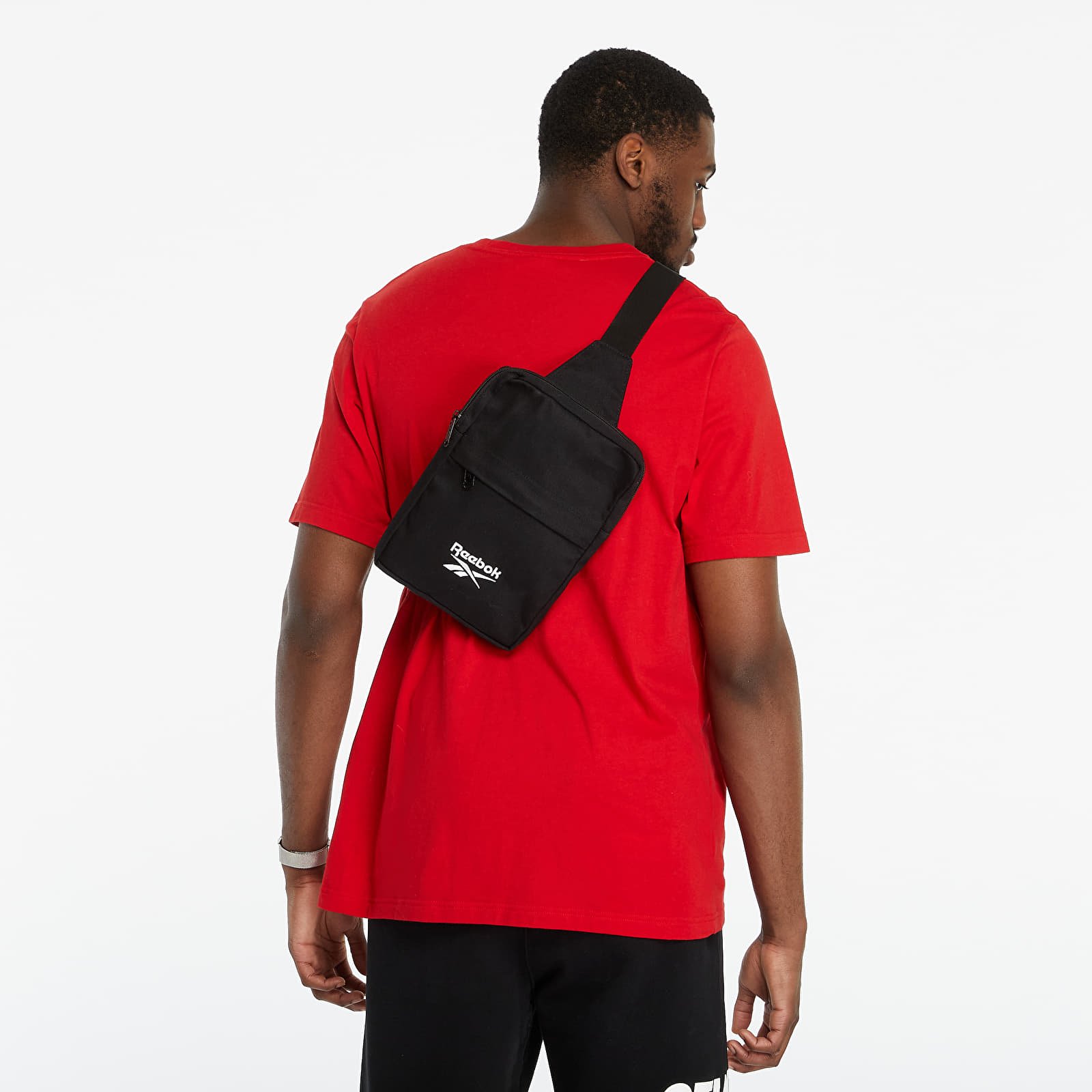 Sling bag reebok hotsell