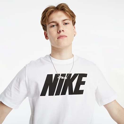 nike block logo tee