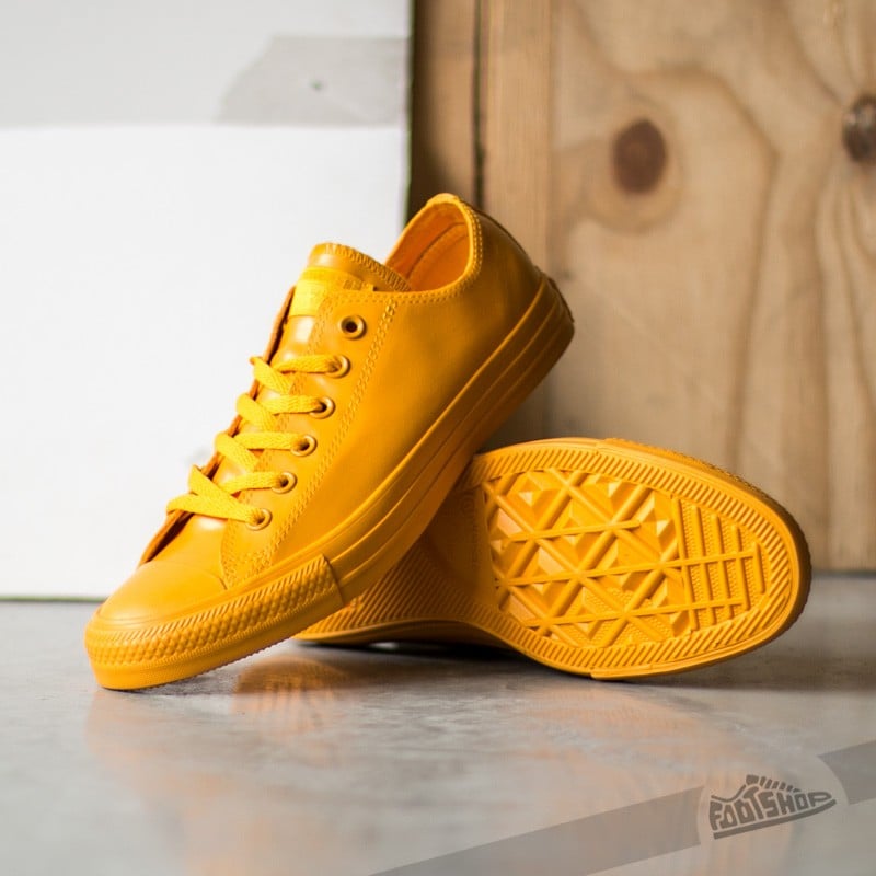 Mens yellow top chuck taylors