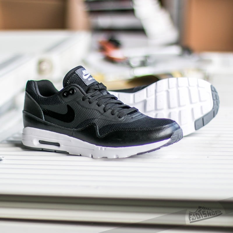 Nike w air clearance max 1 ultra essentials