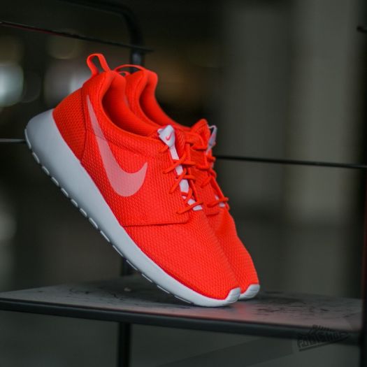 Nike Wmns Roshe One Total Crimson White