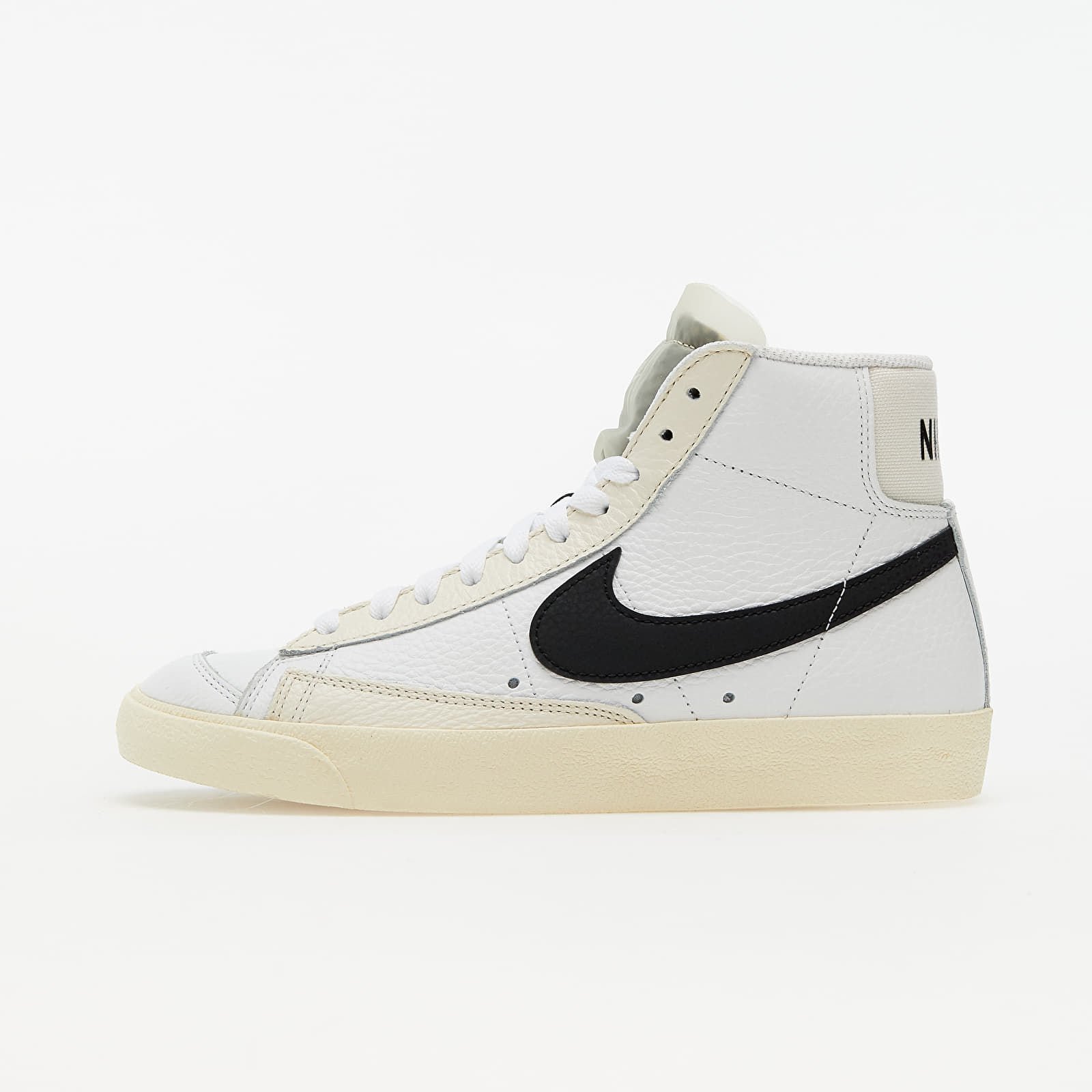 Dámske topánky a tenisky Nike Blazer Mid '77 Summit White/ Black-Pale Ivory-Beach
