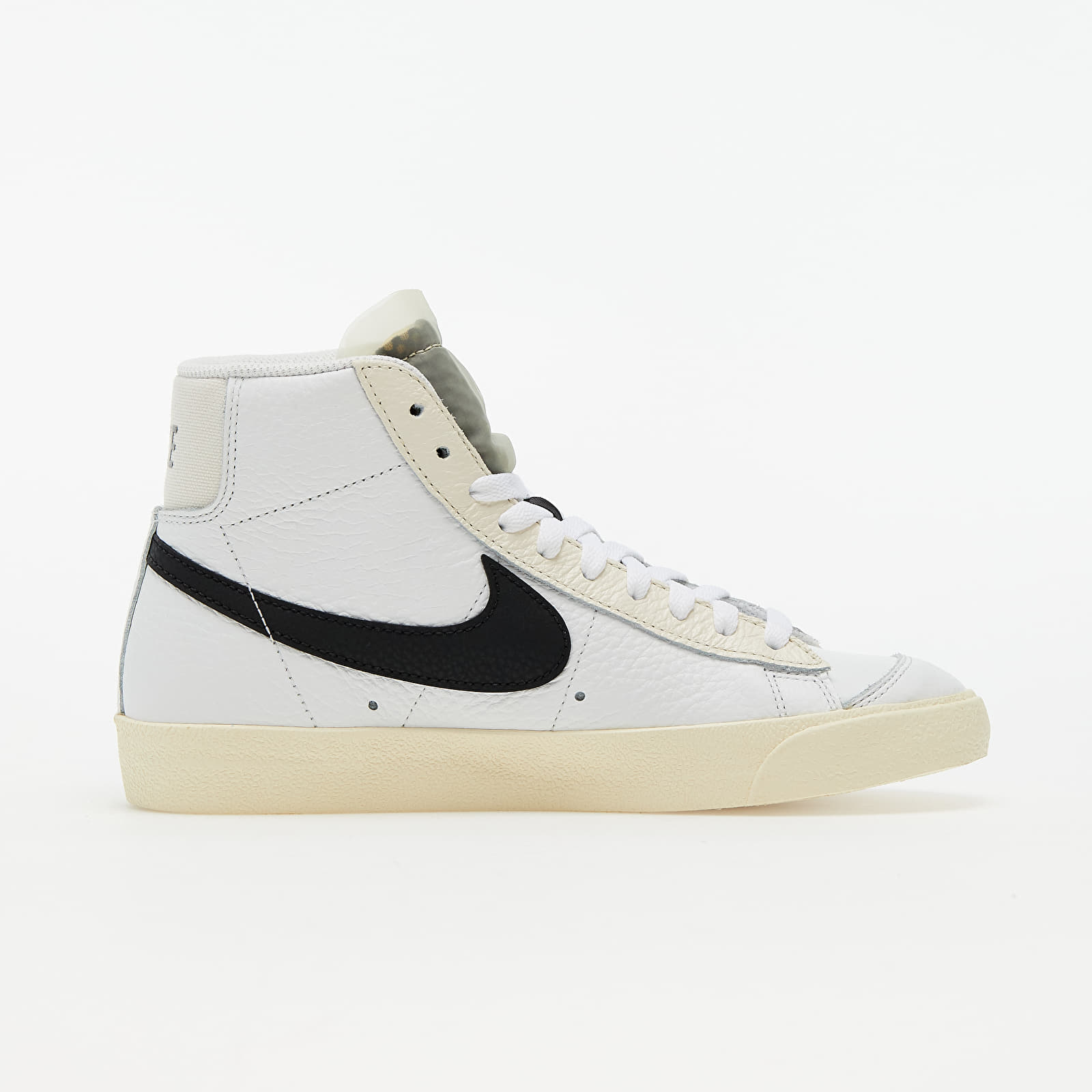 Damen Sneaker und Schuhe Nike Blazer Mid '77 Summit White/ Black-Pale Ivory-Beach