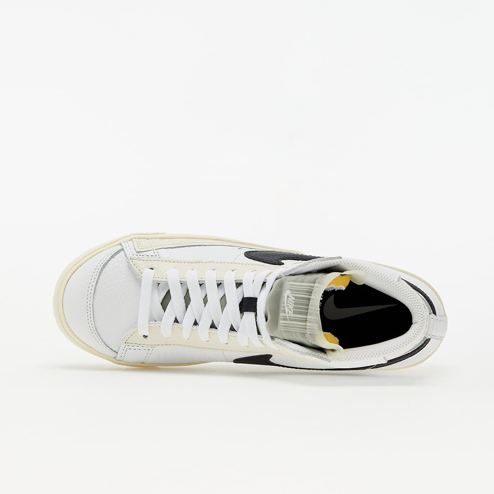 Damen Sneaker und Schuhe Nike Blazer Mid '77 Summit White/ Black-Pale Ivory-Beach