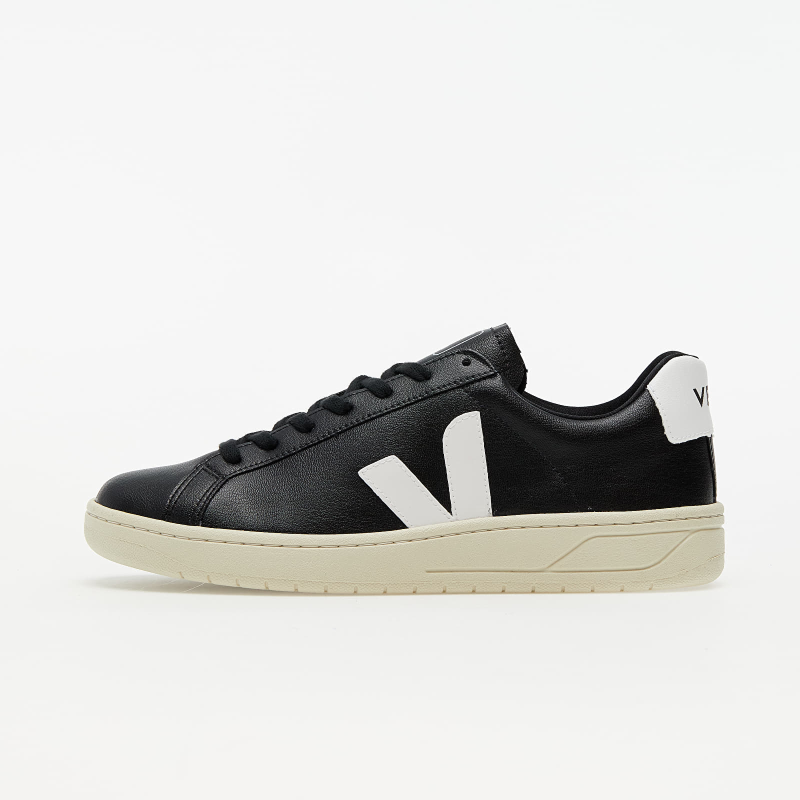 Men's shoes Veja Urca CWL Black/ White