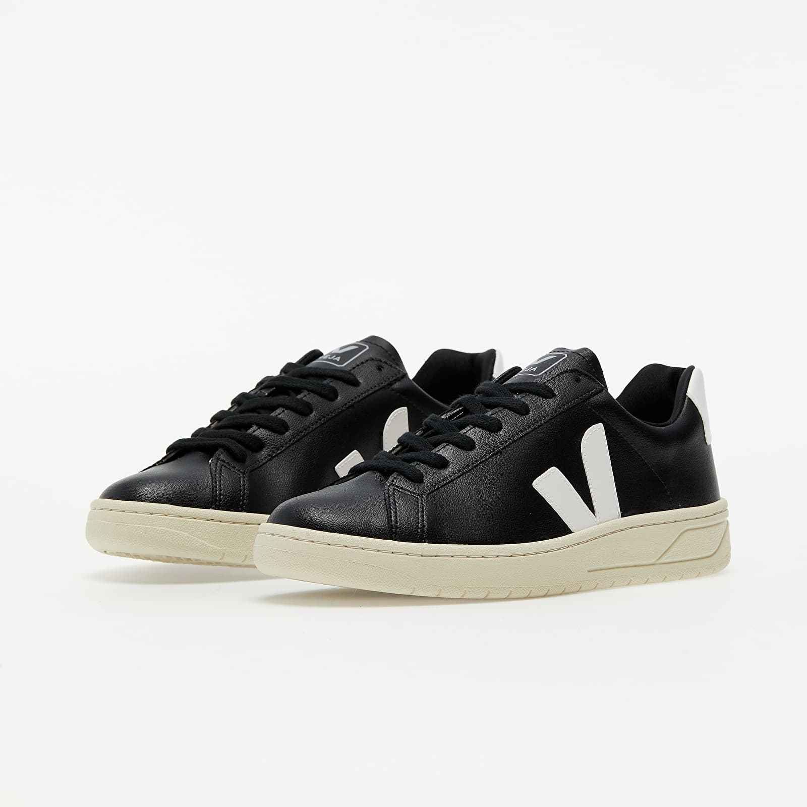 Men's shoes Veja Urca CWL Black/ White