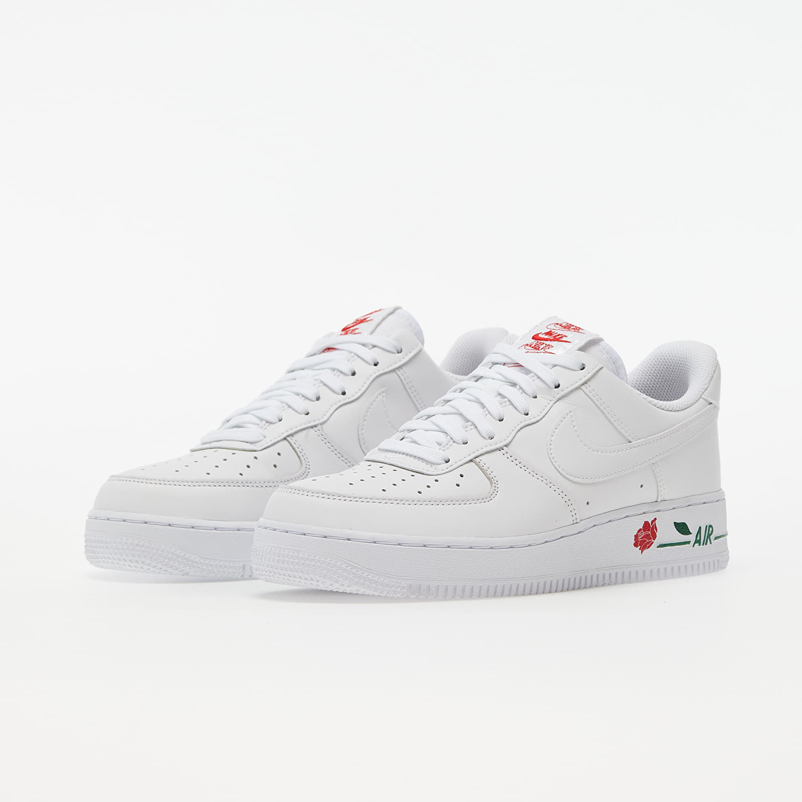Chaussures et baskets homme Nike Air Force 1 07 LX White White University Red Pine Green Footshop