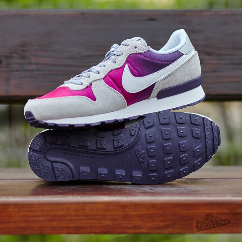 Nike internationalist pink and grey hot sale
