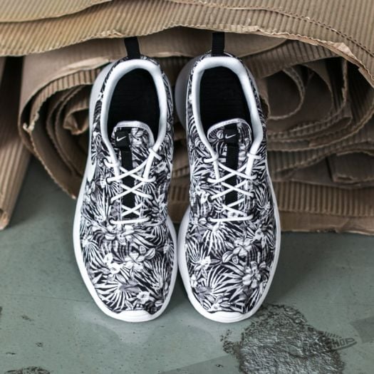 Men s shoes Nike Roshe One Print Premium Black White Footshop