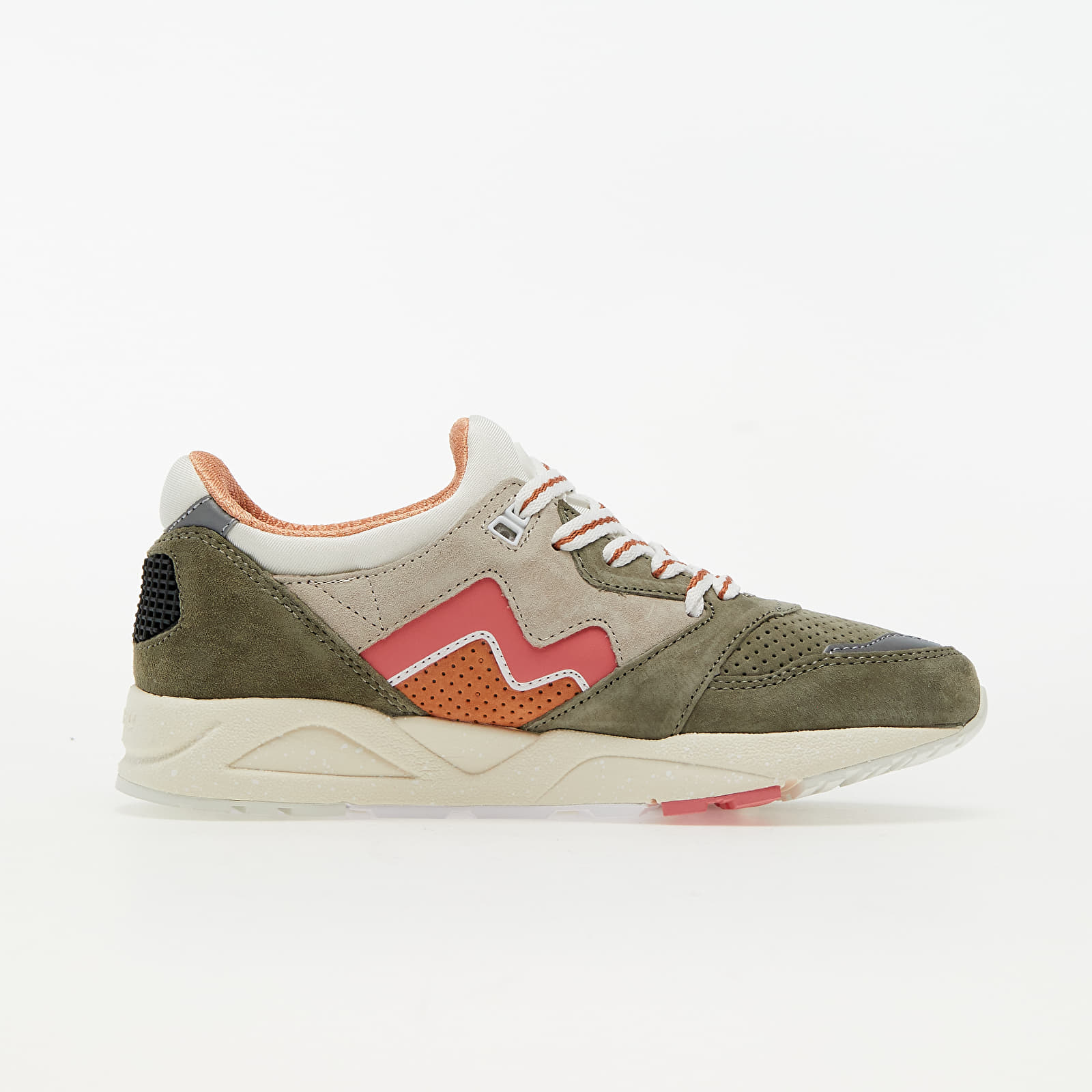 karhu unisex suede aria 95 trainer sneaker in vetiver