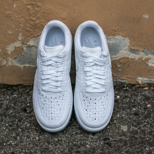 Air force 1 flyknit white on feet discount