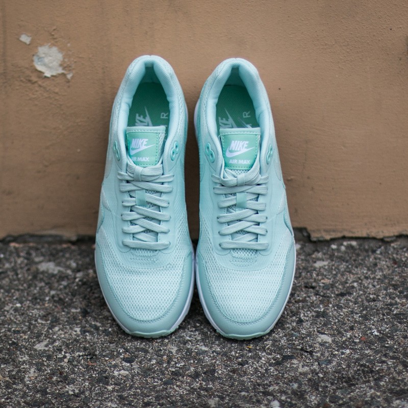 Nike fibreglass air max ultra essentials trainers online