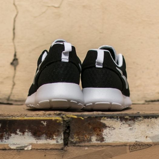 Roshe run mens black and white on sale