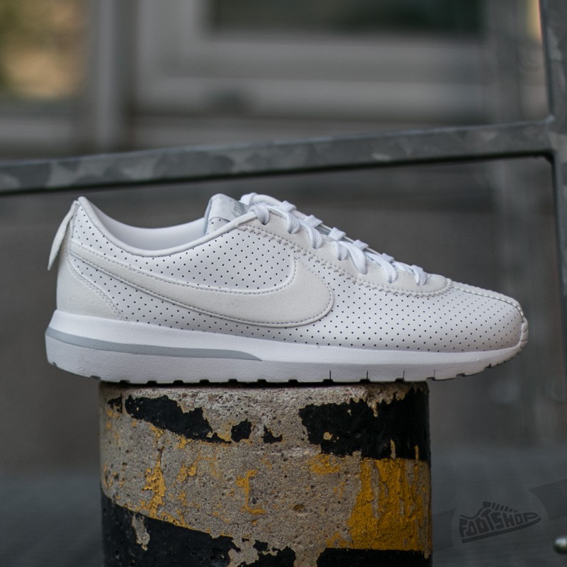 Skor för kvinnor Nike W Roshe Cortez NM White/ White-Pure Platinum