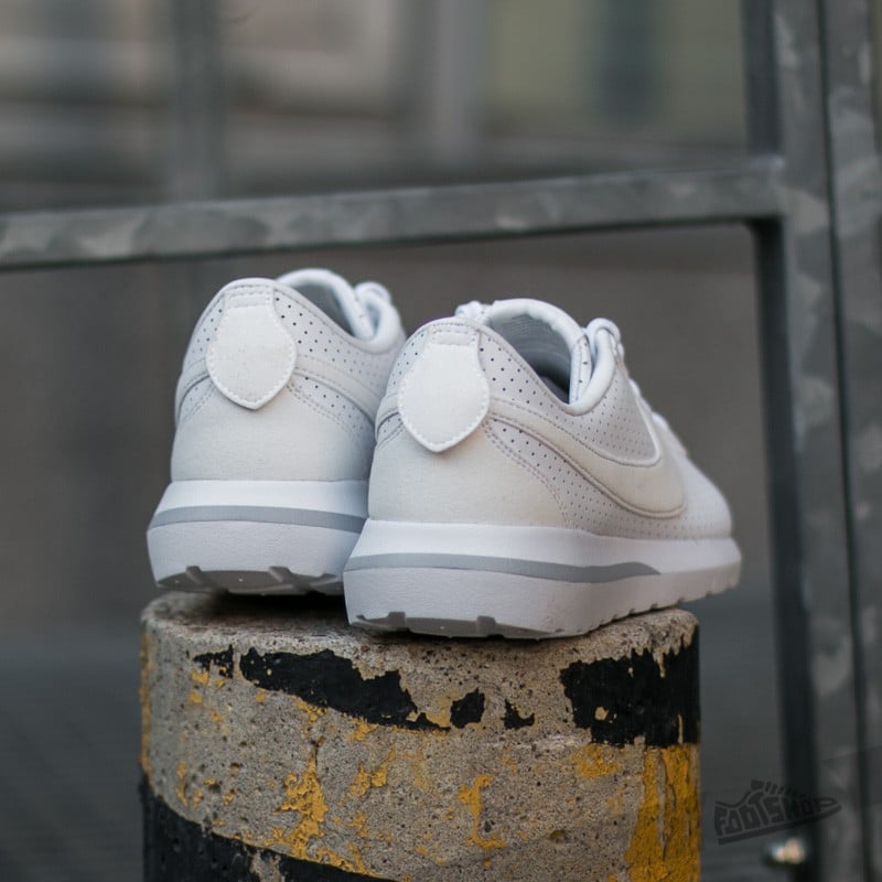 Skor för kvinnor Nike W Roshe Cortez NM White/ White-Pure Platinum
