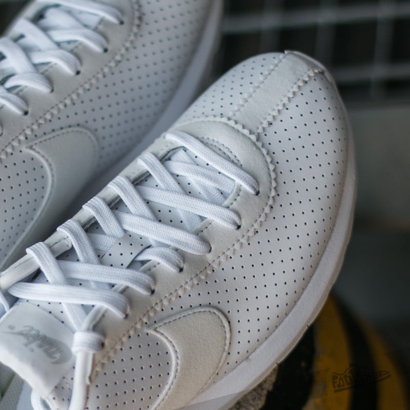 Skor för kvinnor Nike W Roshe Cortez NM White/ White-Pure Platinum