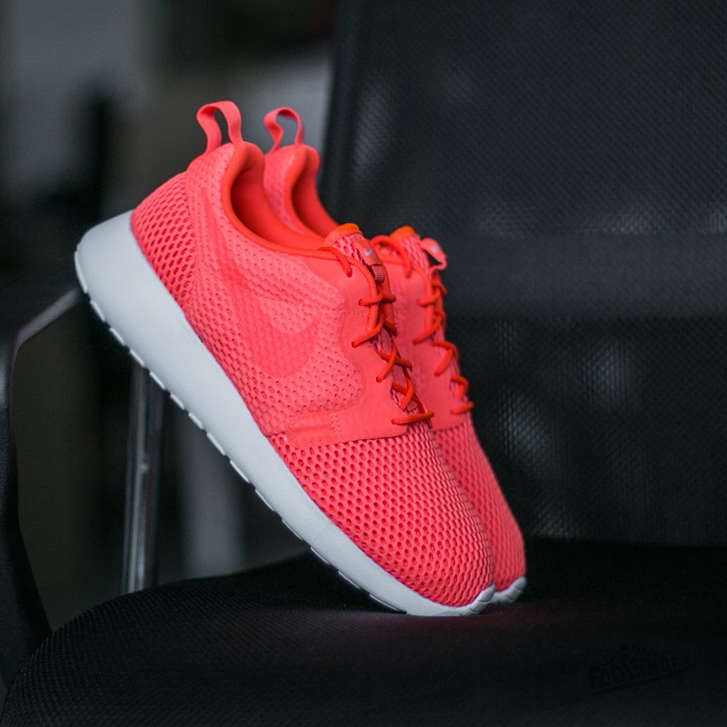 Nike roshe total crimson deals