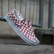 Men s shoes Vans Classic Slip On CHECKERBOARD Red Footshop