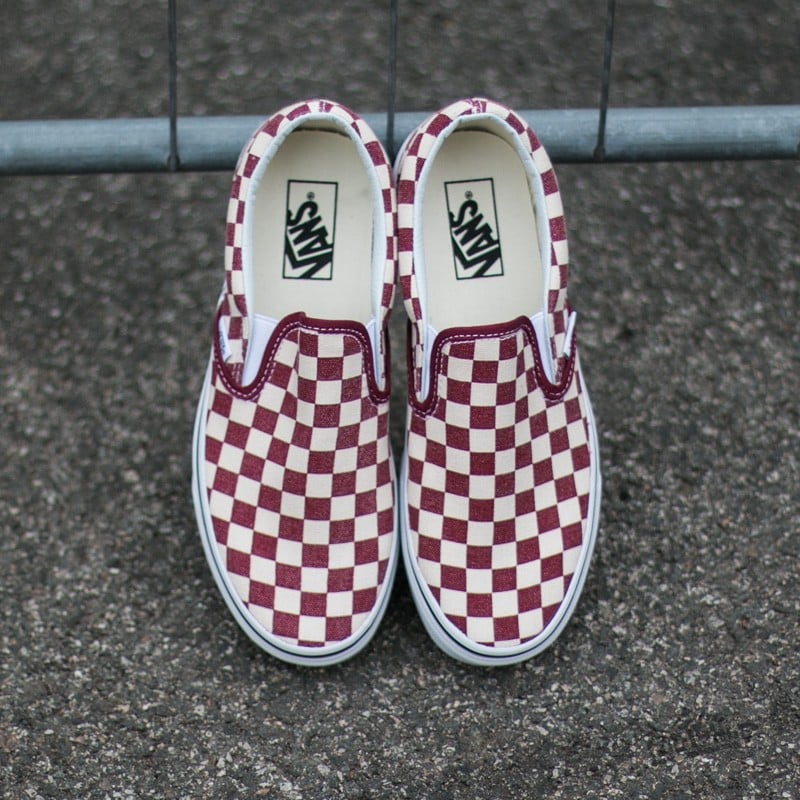 Vans classic slip on hot sale racing red checkerboard flame