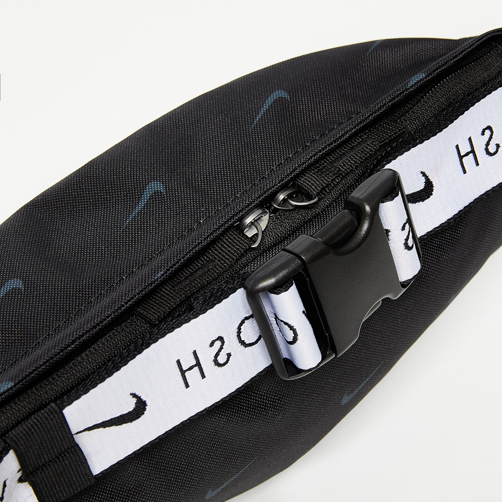 Övtáskák Nike Heritage Hip Pack - Swoosh Black/ Black/ White