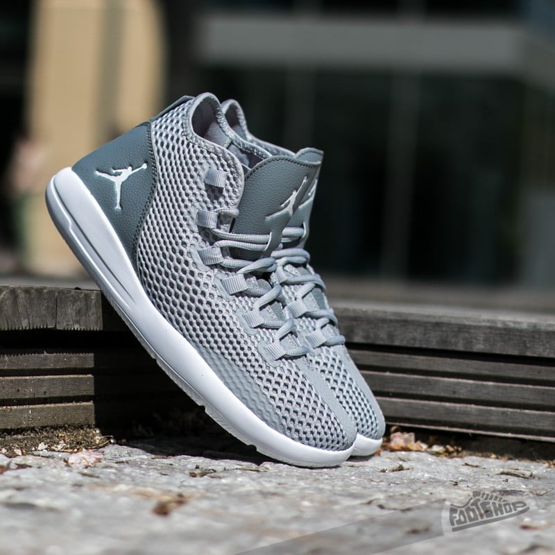 Încălțăminte și sneakerși pentru bărbați Jordan Reveal Wolf Grey/ White / Cool Grey/ Infrared