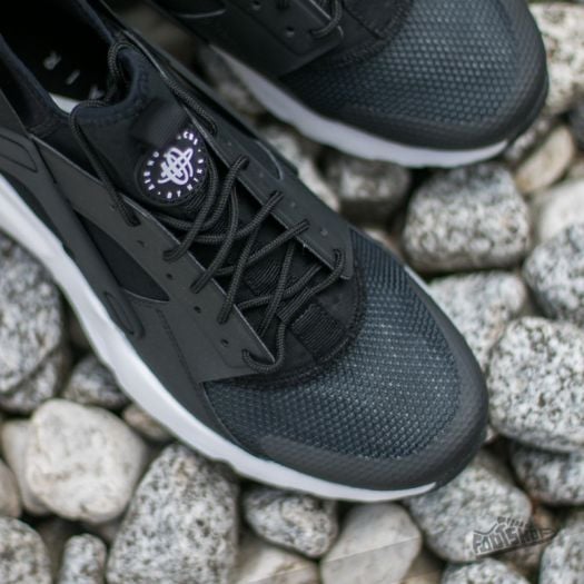 Huarache ultra black deals and white mens