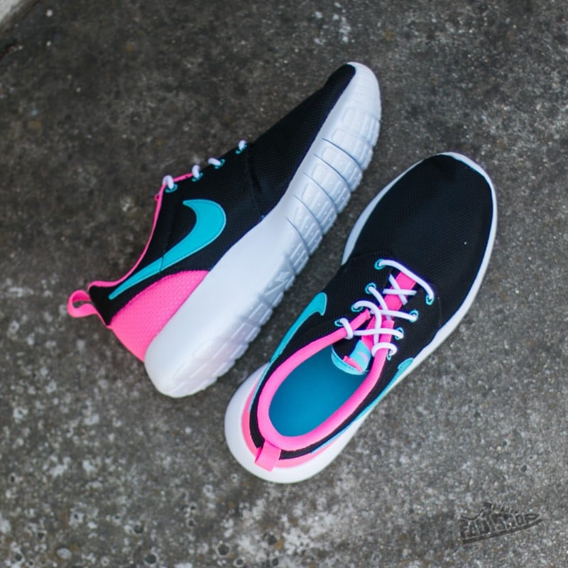 nike roshe women's pink