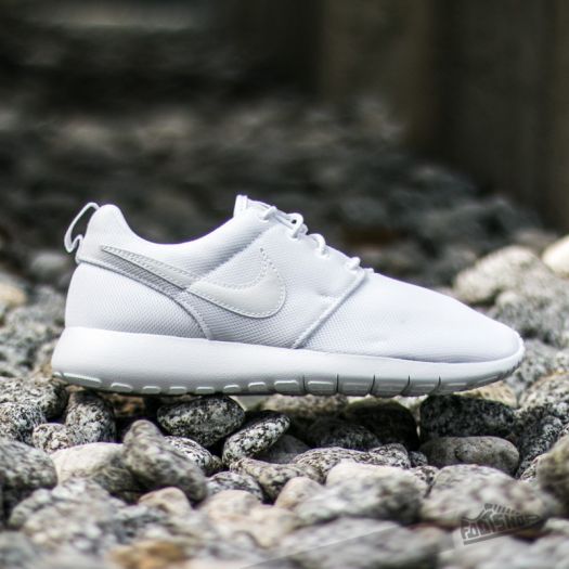 White nike roshes on sale
