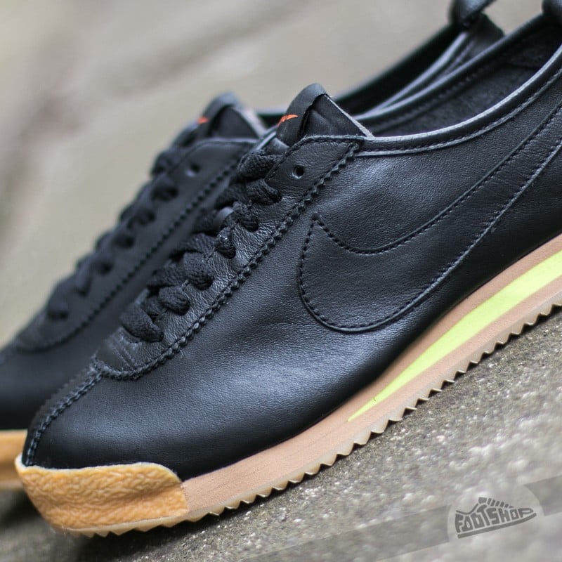 Nike cortez black new arrivals gum sole