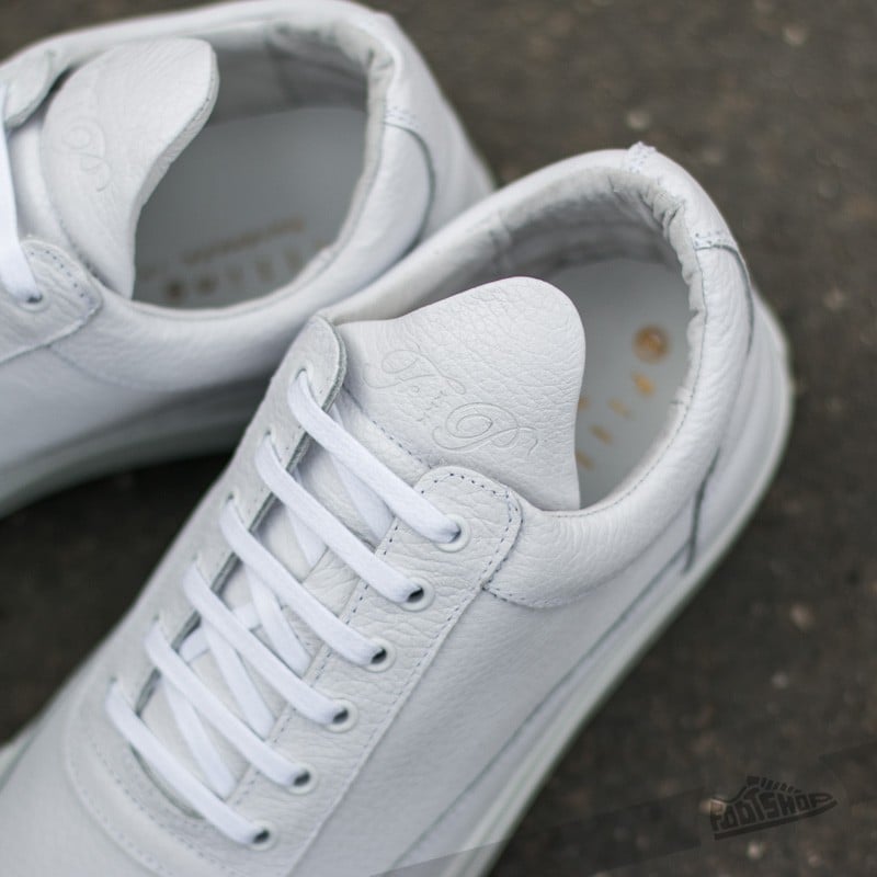 Filling pieces low white top
