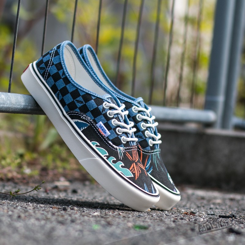 Vans authentic best sale lite vs authentic