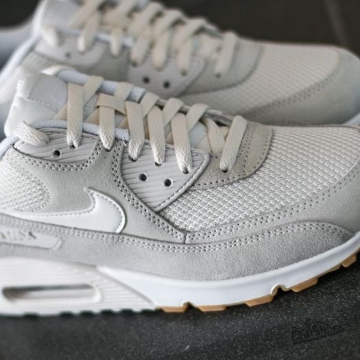 Air max 90 essential grey deals yellow