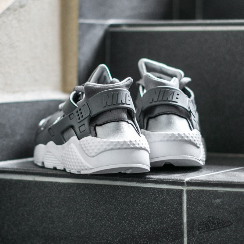 Nike air huarache run hotsell grey women's casual shoes