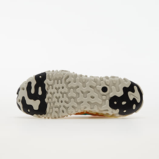 nike overbreak sp pollen rise on feet