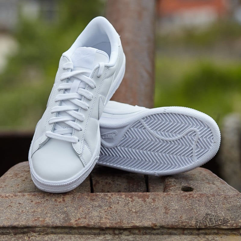 Women s shoes Nike Wmns Tennis Classic White White Bluecap Footshop