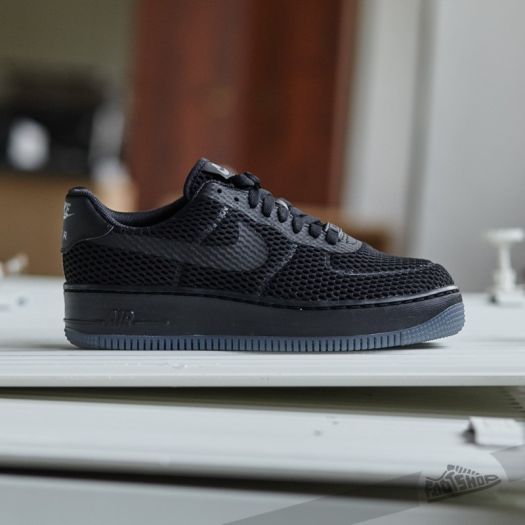 Nike hotsell upstep black