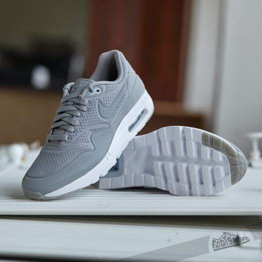 Grey nike air hot sale max 72